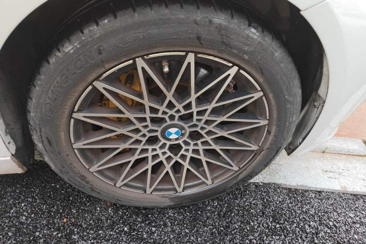 Used BMW 3 Series 2017 318Li Fashion Model Right Front Wheel Hub