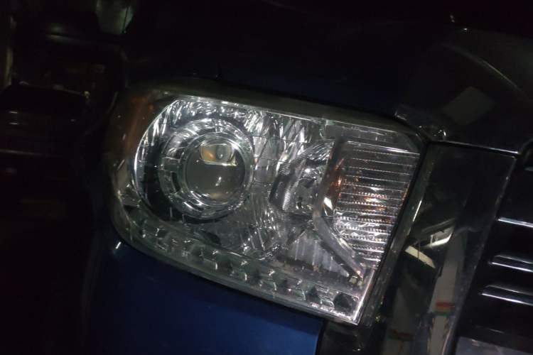 Used Toyota Tundra  Right Front Headlight