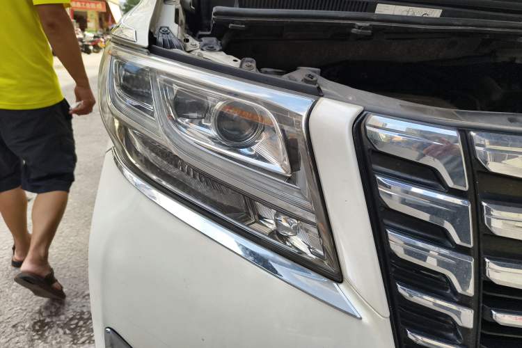 Used Toyota Alphard 2015 3.5L Luxury Edition Right Front Headlight