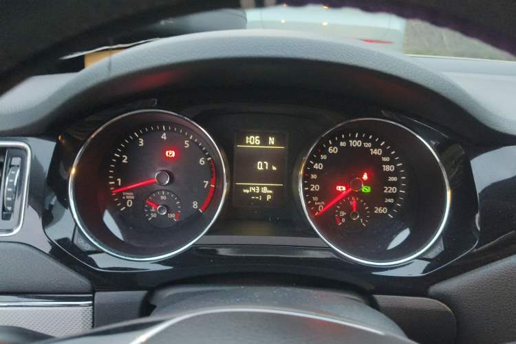 Used Volkswagen Sagitar 2017 230TSI Automatic Comfort Version Instrument Cluster