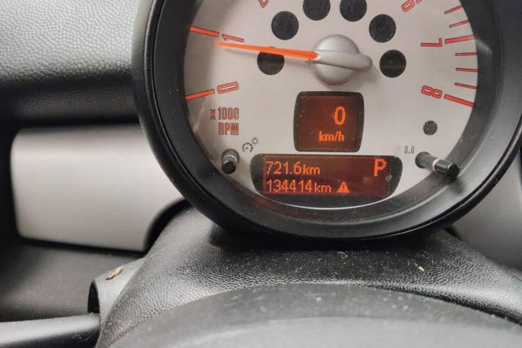Used MINI Clubman 2011 1.6L COOPER Fun Odometer Close Up