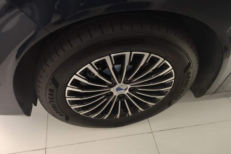 Used Denza D9 2022 DM-i 970 Four-Wheel Drive Flagship Model
