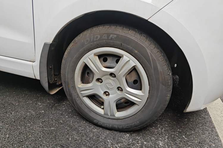Used Dongfeng Fengon 330 2014 1.5L Manual Standard Edition DK15-02 Right Front Wheel Hub