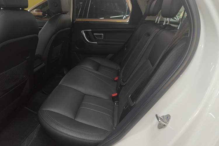 Used Land Rover Discovery Sport 2019 240 PS SE Version China VI Standard