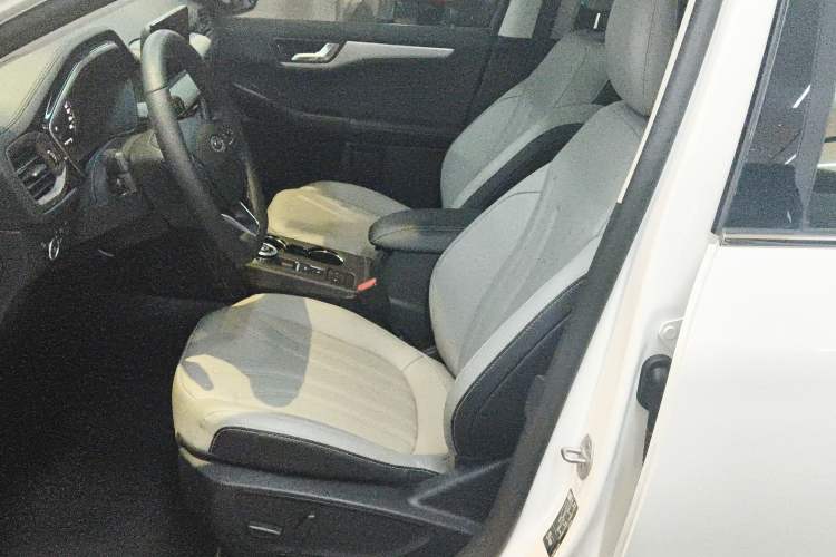 Used Ford Escape 2024 EcoBoost 245 Two-Wheel-Drive Comfort Edition
