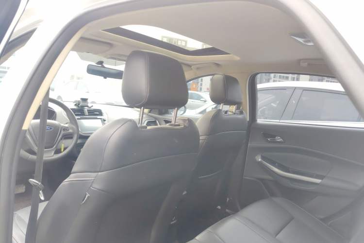 Used Ford Escort 2015 1.5L Automatic Fashion Model Headliner