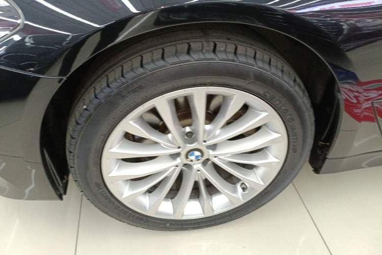 Used BMW 5 Series 2020 525Li Luxury Package Left Front Wheel Hub