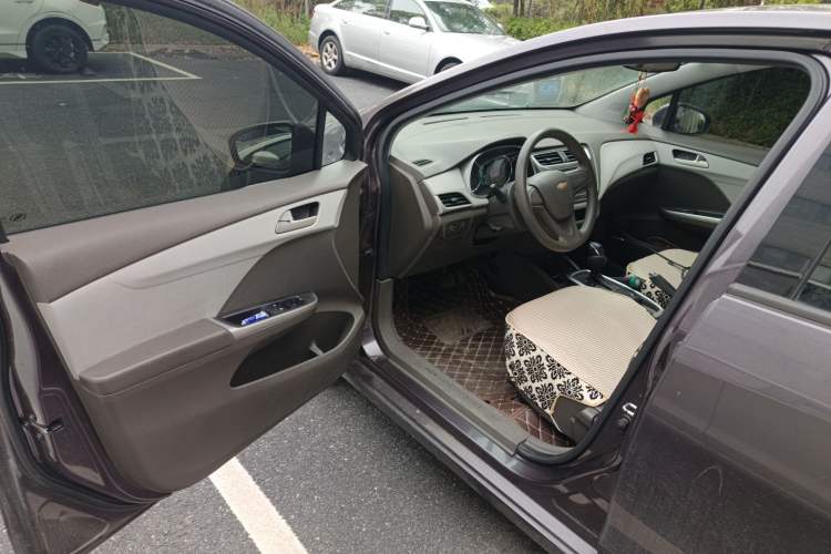 Used Chevrolet Lova RV 2016 1.5L Automatic Comfort Edition Driver Seat