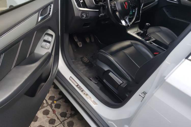 Used Roewe RX5 2018 20T Two-Wheel Drive Manual Internet Smart Edition
