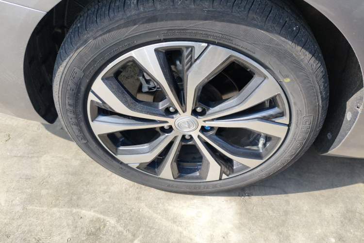 Used CHANGAN Eado 2021 PLUS Blue Whale NE 1.4T GDI DCT Flagship Model Right Rear Wheel Hub