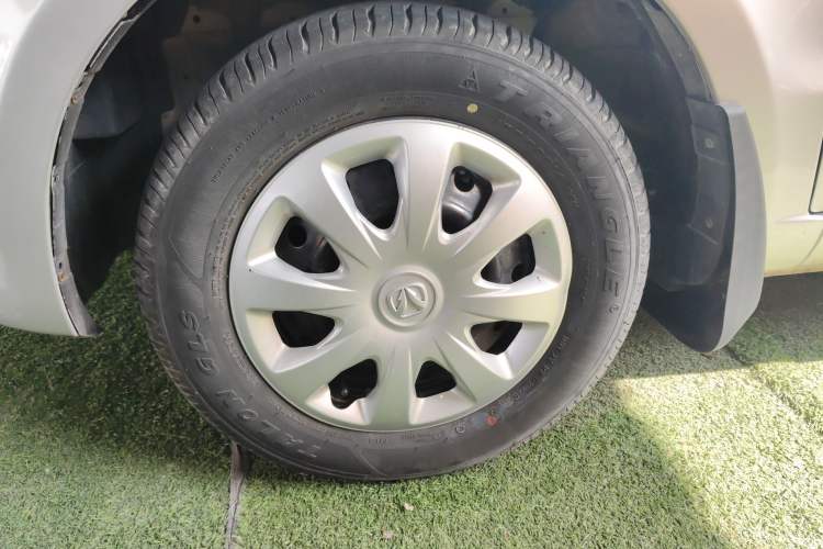 Used BAIC Weiwang M20 2014 1.5L practical type BJ415A Left Front Wheel Hub