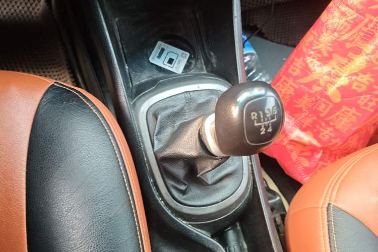 Used Kia K2 2011 Sedan 1.4L Manual Transmission GLS Gear Lever