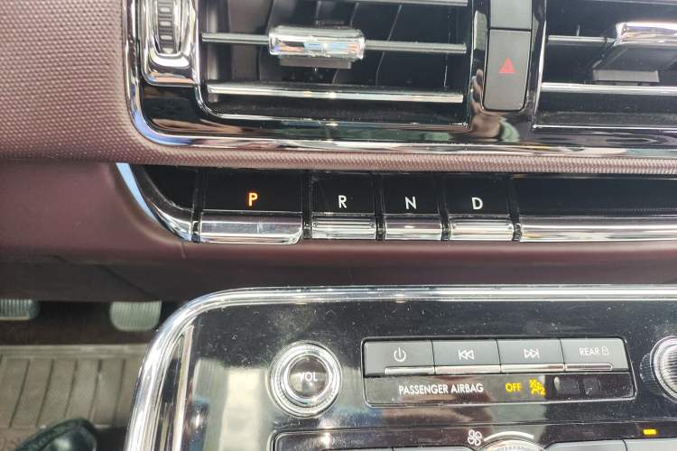 Used Lincoln Navigator 2019 3.5T Presidential Series China VI Standard Gear Lever