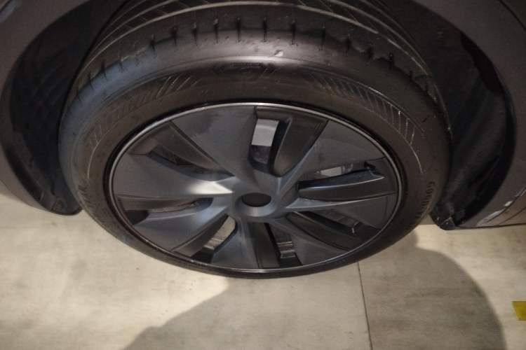 Used Tesla Model Y 2024 Rear-Wheel-Drive Version Left Front Wheel Hub