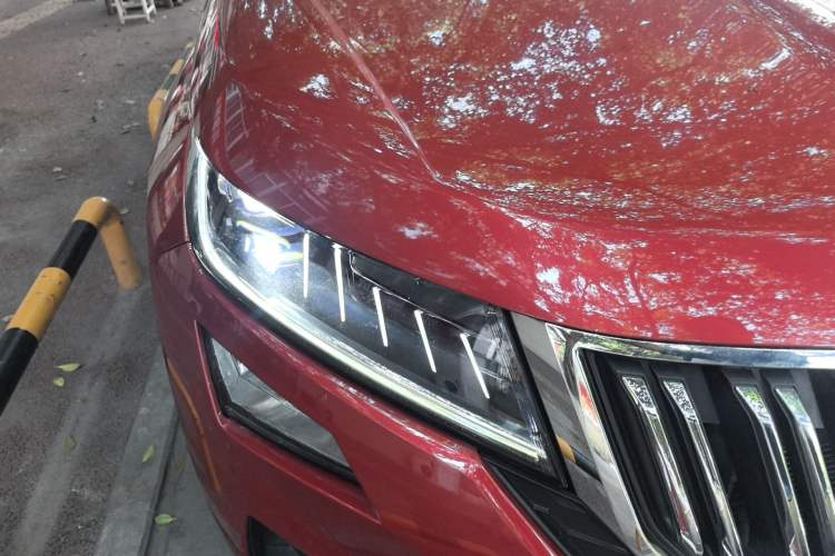 Used Skoda Kodiaq GT 2019 TSI380 4x4 Luxury Edition China VI Standard Right Front Headlight