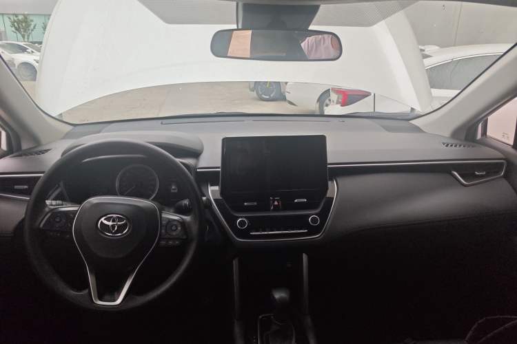 Used Toyota FRONTLANDER 2022 2.0L CVT Luxury PLUS Edition Center Console