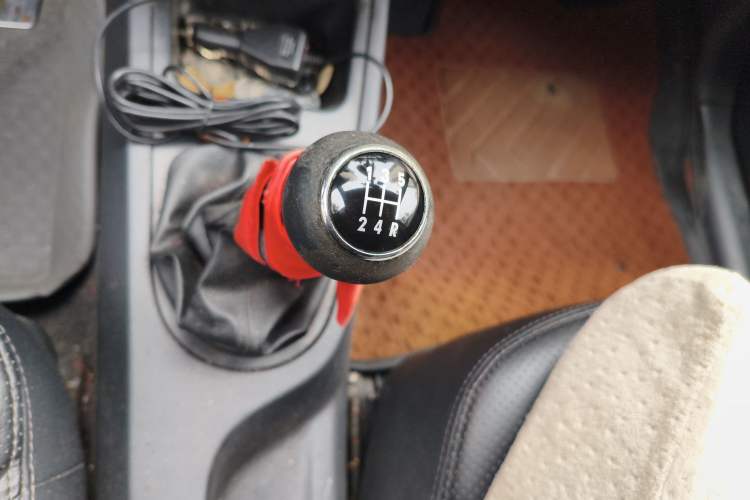 Used FAW Weizhi V5 2013 1.5L Manual Elite Model China IV Standard