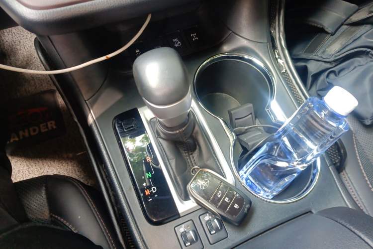 Used Toyota Highlander 2018 2.0T Four-Wheel Drive Prestige Version 7 Seats China VI Standard
