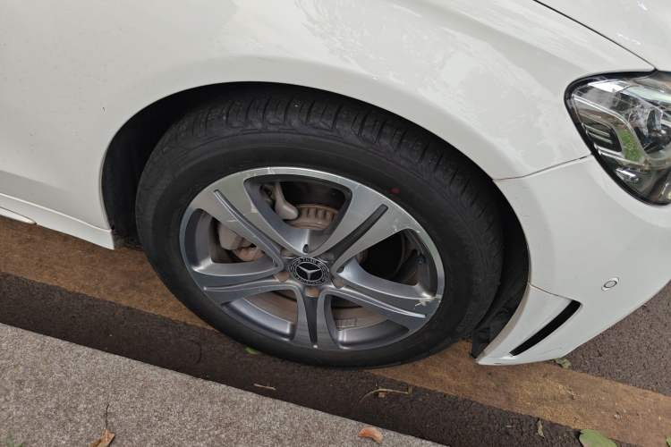 Used Mercedes-Benz C-Class 2019 Restyled C 260 L Sport Edition Right Front Wheel Hub