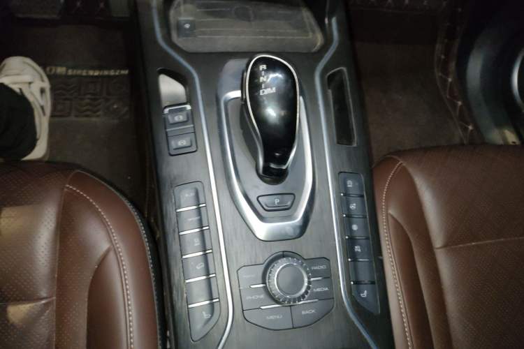 Used Wey VV6 2021 2.0T Two-Wheel Drive Smart Plus