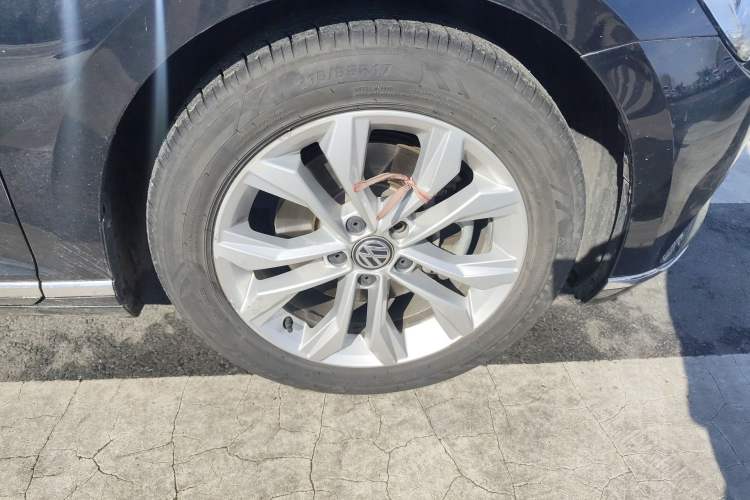 Used Volkswagen Magotan 2019 330TSI DSG Luxury Version China VI Standard Right Front Wheel Hub