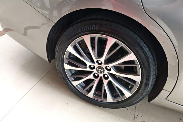 Used Lexus ES 2020 300h Premium Edition
