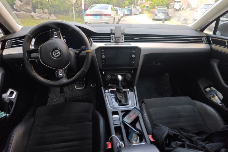 Used Volkswagen Variant 2018 380TSI Two-Wheel Drive Comfort Edition Center Console