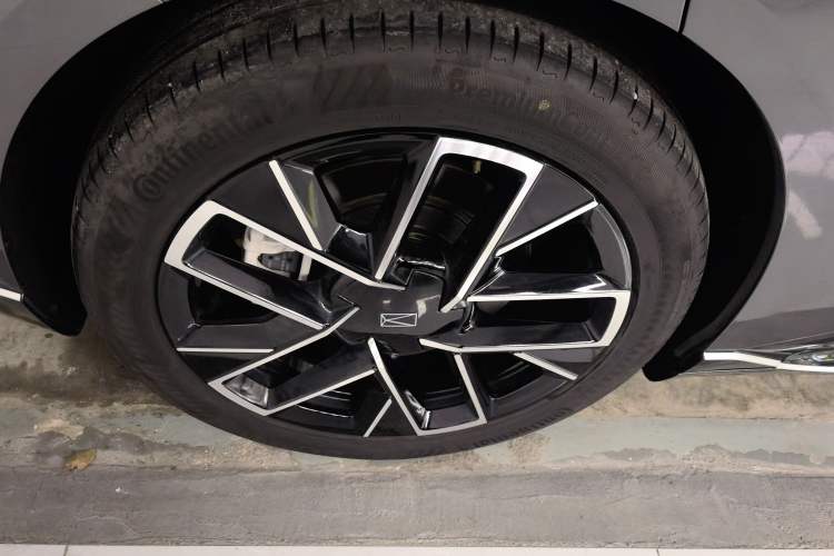 Used Avatr 06 2025 Ultra Pure Electric Edition Right Rear Wheel Hub