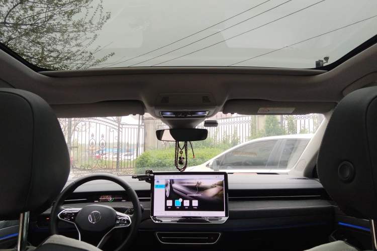 Used Volkswagen ID.7 VIZZION 2024 PRO Model Headliner