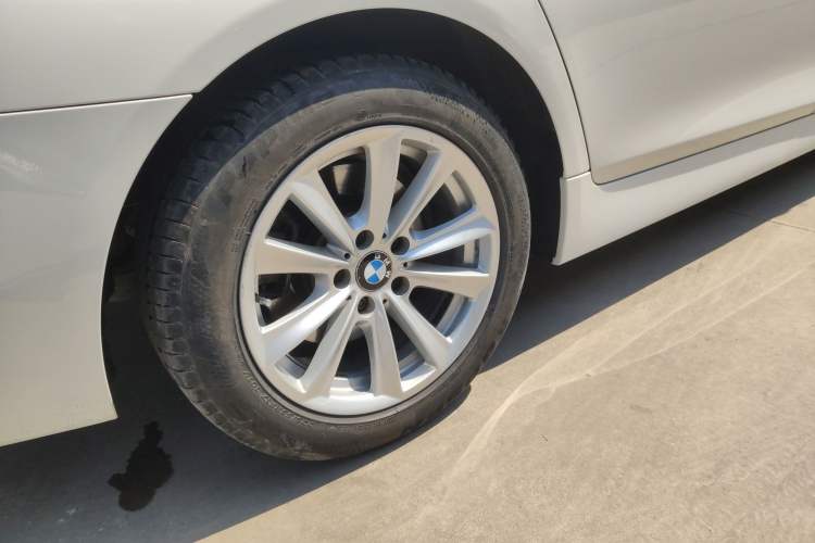 Used BMW 5 Series 2014 520Li Elegant Model
