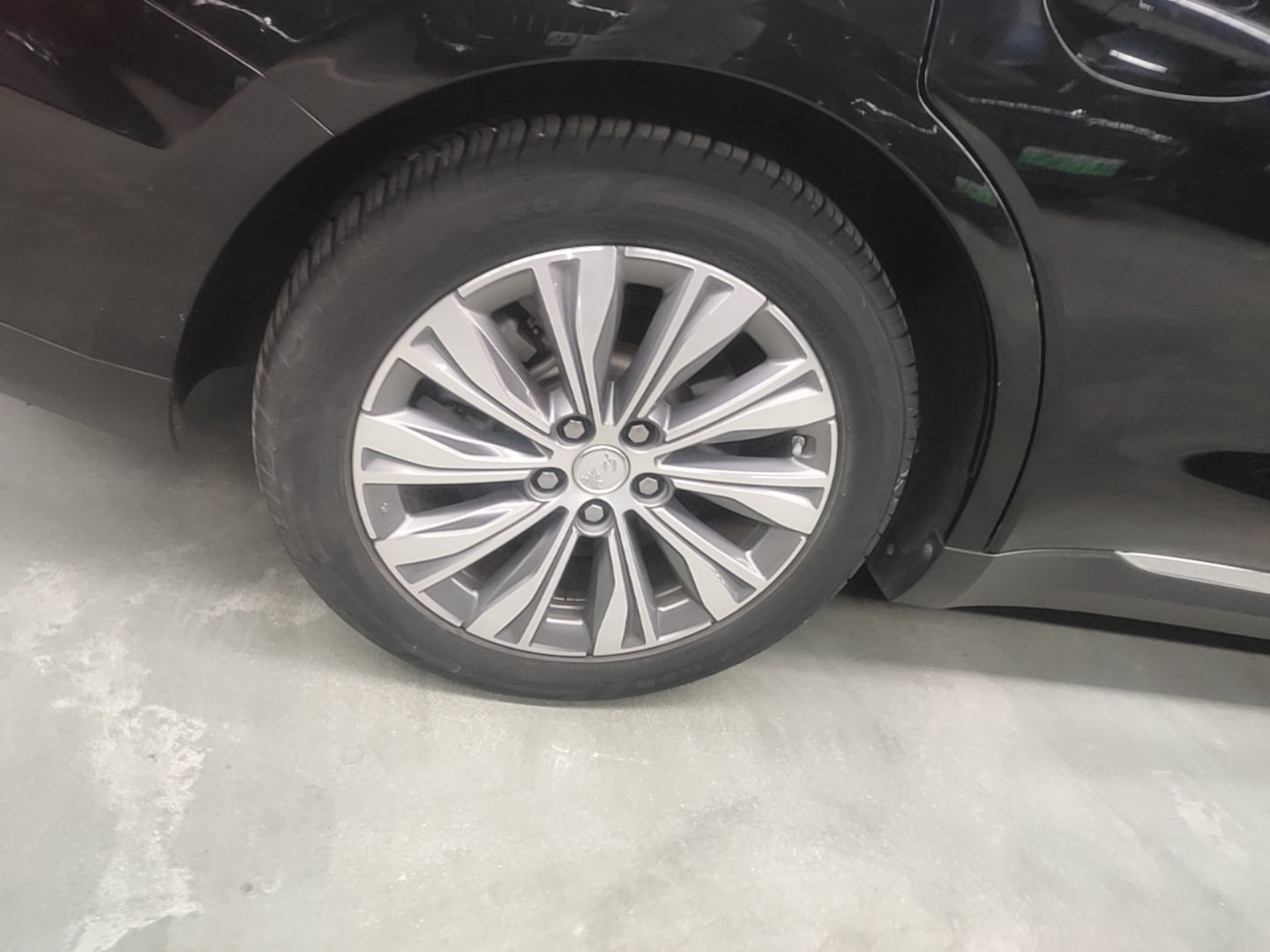 Hongqi E-QM5 2023 620km PLUS — снимка 11