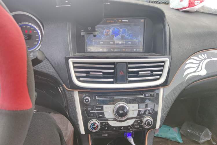 Used Soueast V5 Lingzhi 2014 1.5T Manual Qukong Version