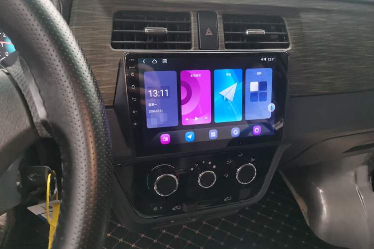 Used Jinbei Hiace X30 2023 1.5L Super-Comfortable Passenger Van 5/6/7-Seater Non-Air-Conditioned Version Model SWC15M