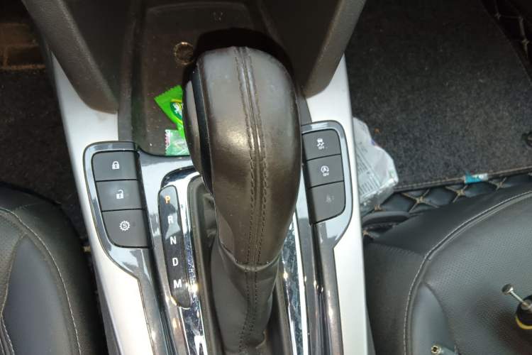 Used Chevrolet Malibu 2017 1.5T Automatic Luxury Edition Gear Lever