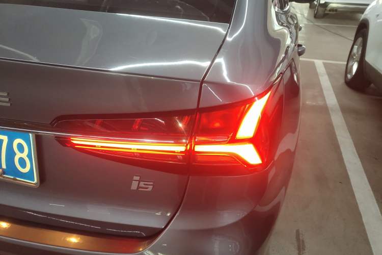 Used Roewe i5 2021 1.5L CVT Diamond Edition Right Rear Taillight