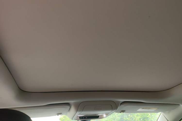 Used Cadillac XT5 2018 25T Luxury Model Headliner