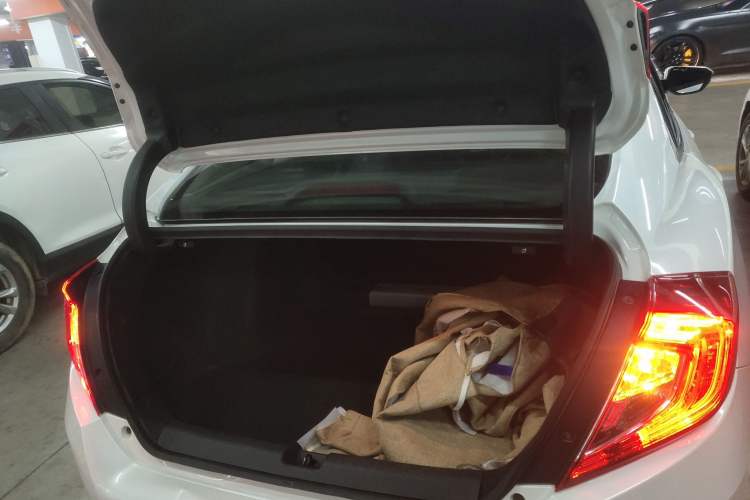 Used Honda Civic 2016 220TURBO CVT Luxury Edition Trunk