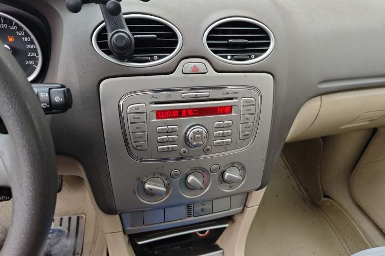 Used Ford Focus 2011 Sedan 1.8L Manual Classic Model
