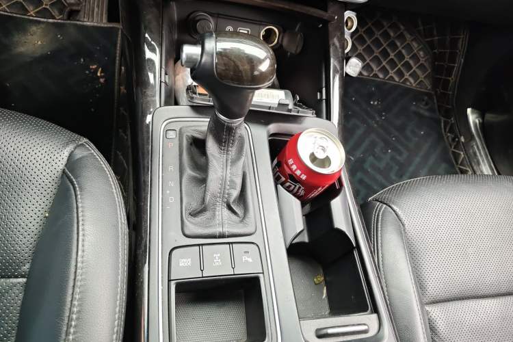 Used Kia Sorento 2015 Sorento L 2.4L Gasoline 4WD Elite Edition 5 Seats China IV Standard Gear Lever