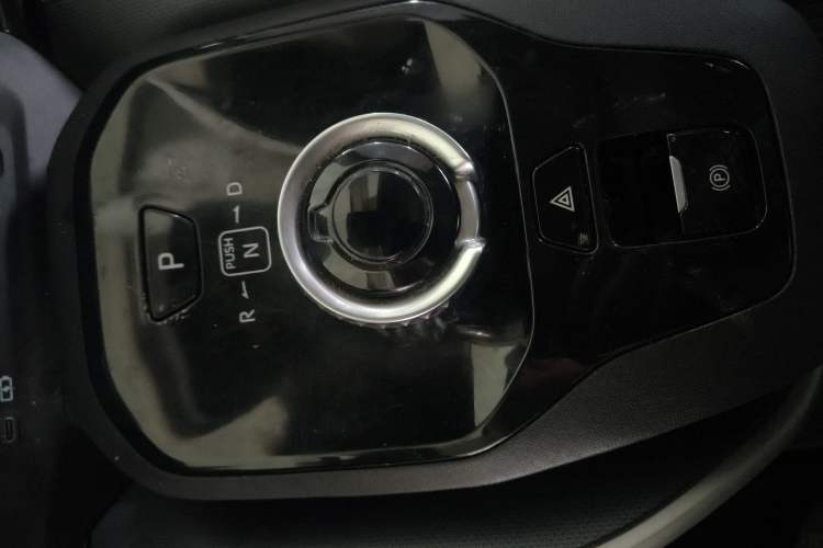 Used Toyota bZ3 2024 517 km Elite PRO Gear Lever