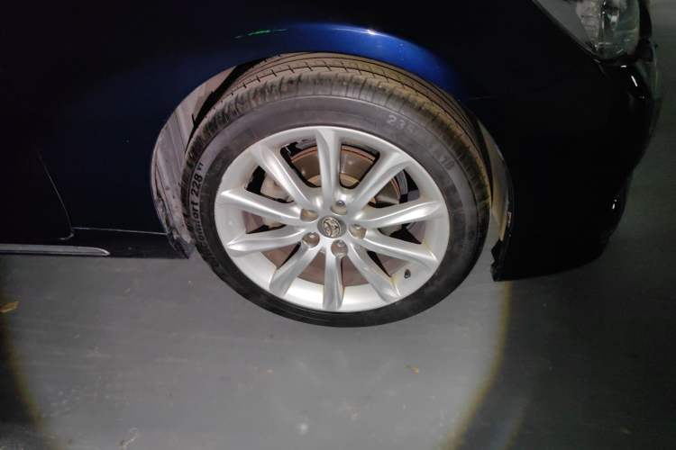 Used Toyota Reiz 2010 2.5V Fashion Elite Edition Right Front Wheel Hub