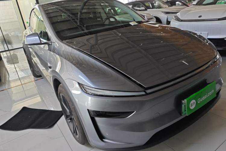 Used Tesla Model Y 2025 Rear-Wheel Drive First Edition Front Right 45 Deg