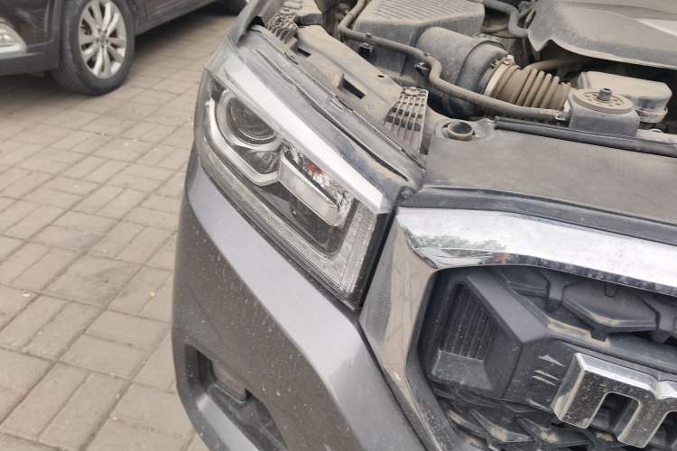 Used SAIC MAXUS T70 2021 2.0T Diesel Automatic 4x4 Elite Version with Long Bed and High Ground Clearance Right Front Headlight