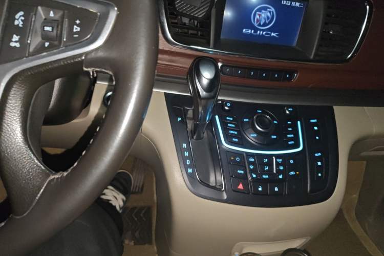 Used Buick GL8 2014 3.0L GT Luxury Business Haoya Edition
