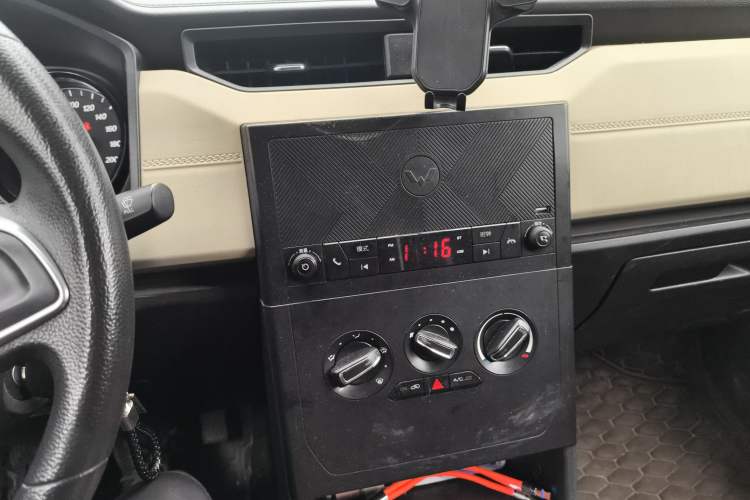 Used Wuling Hongguang PLUS 2019 1.5T Manual Comfort Version 7 Seats
