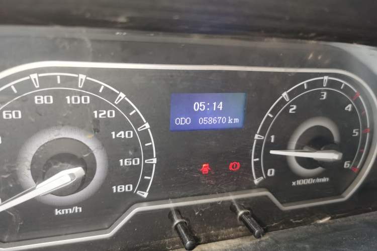 Used SAIC MAXUS Xintu V80 2020 2.5T Manual Classic City Delivery King Short Wheelbase Mid-Roof Design 2/3 Seats