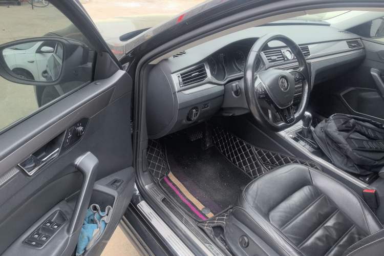 Used Volkswagen Passat 2017 330TSI DSG Luxury Edition Driver Seat