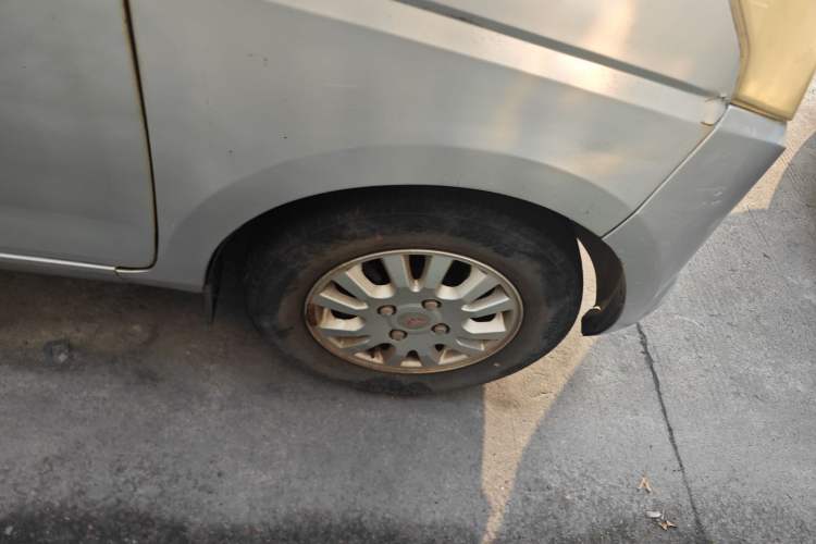 Used Wuling Rongguang V 2016 1.2L Standard Version Right Front Wheel Hub