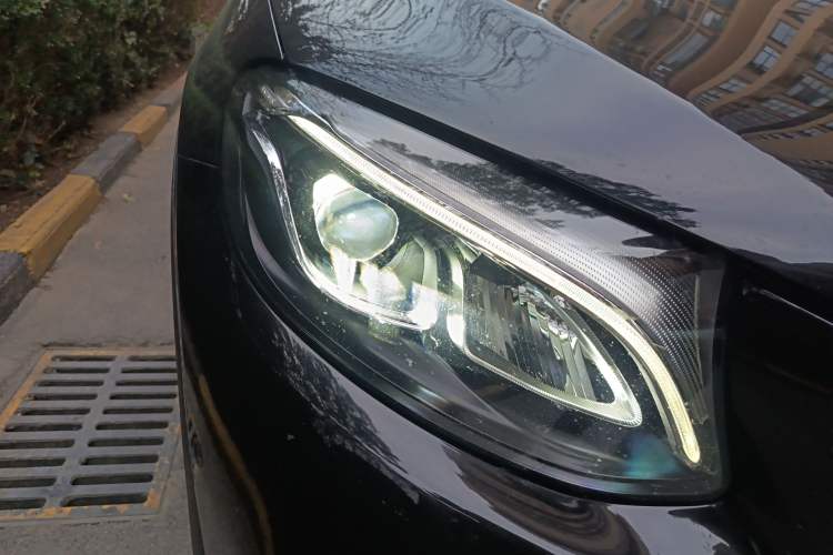 Used Mercedes-Benz GLC 2018 GLC 260 4MATIC Luxury Model