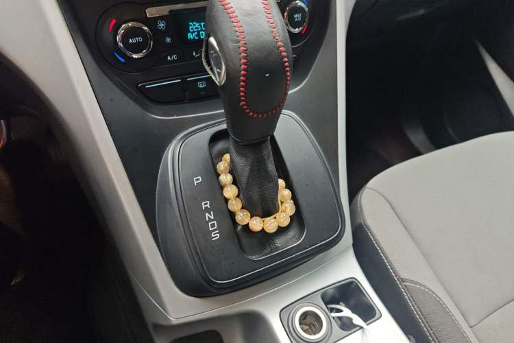 Used Ford Kuga 2015 1.5L GTDi Two-Wheel-Drive Comfort Model Gear Lever